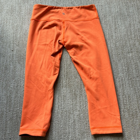 Lululemon Woman's Size 6 Orange/Gray Reversible Wunder Under Crop Leggings - Picture 5 of 9